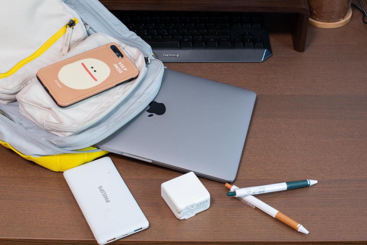 aigo便携式移动电源,aigo大容量移动电源