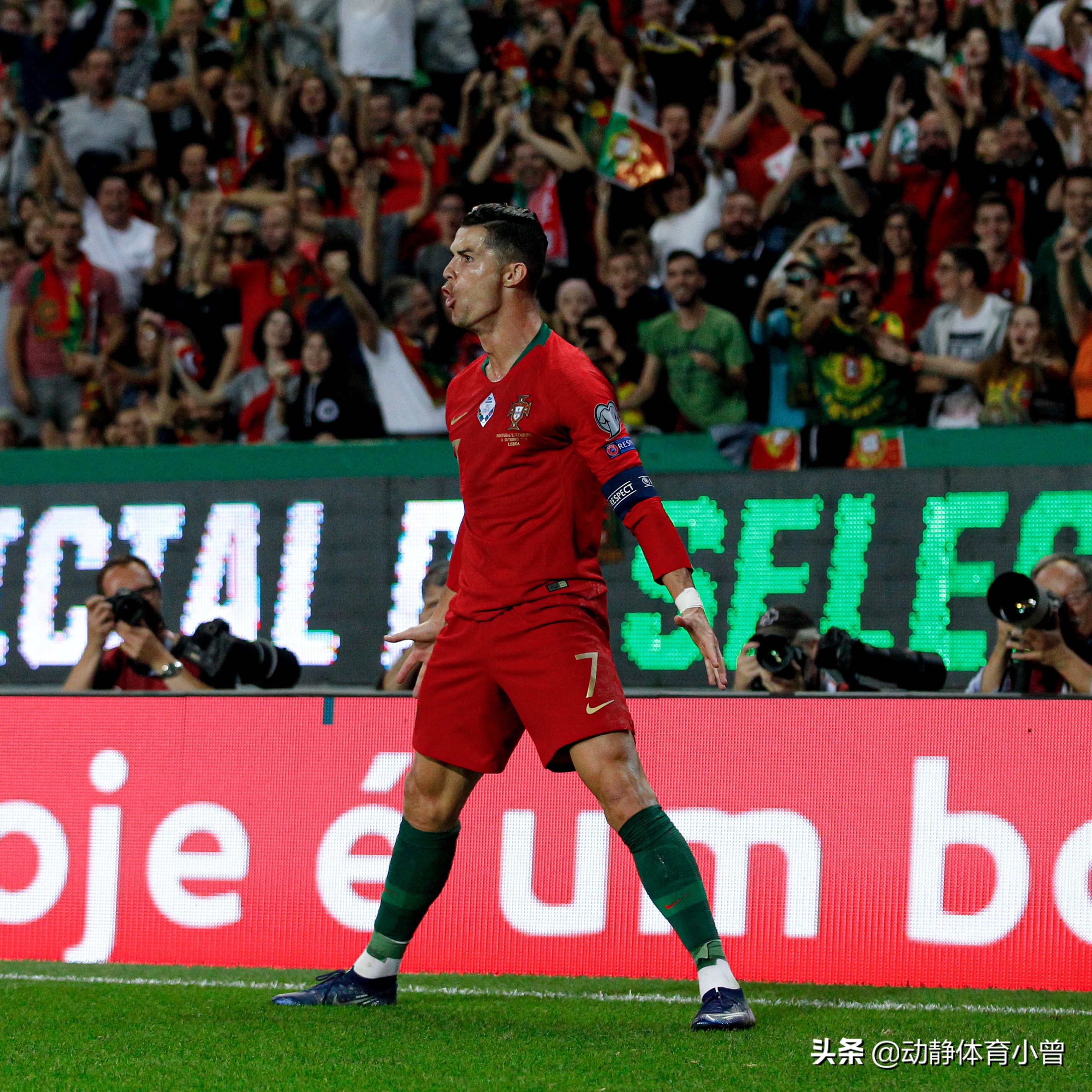 c罗700球庆祝,c罗699球