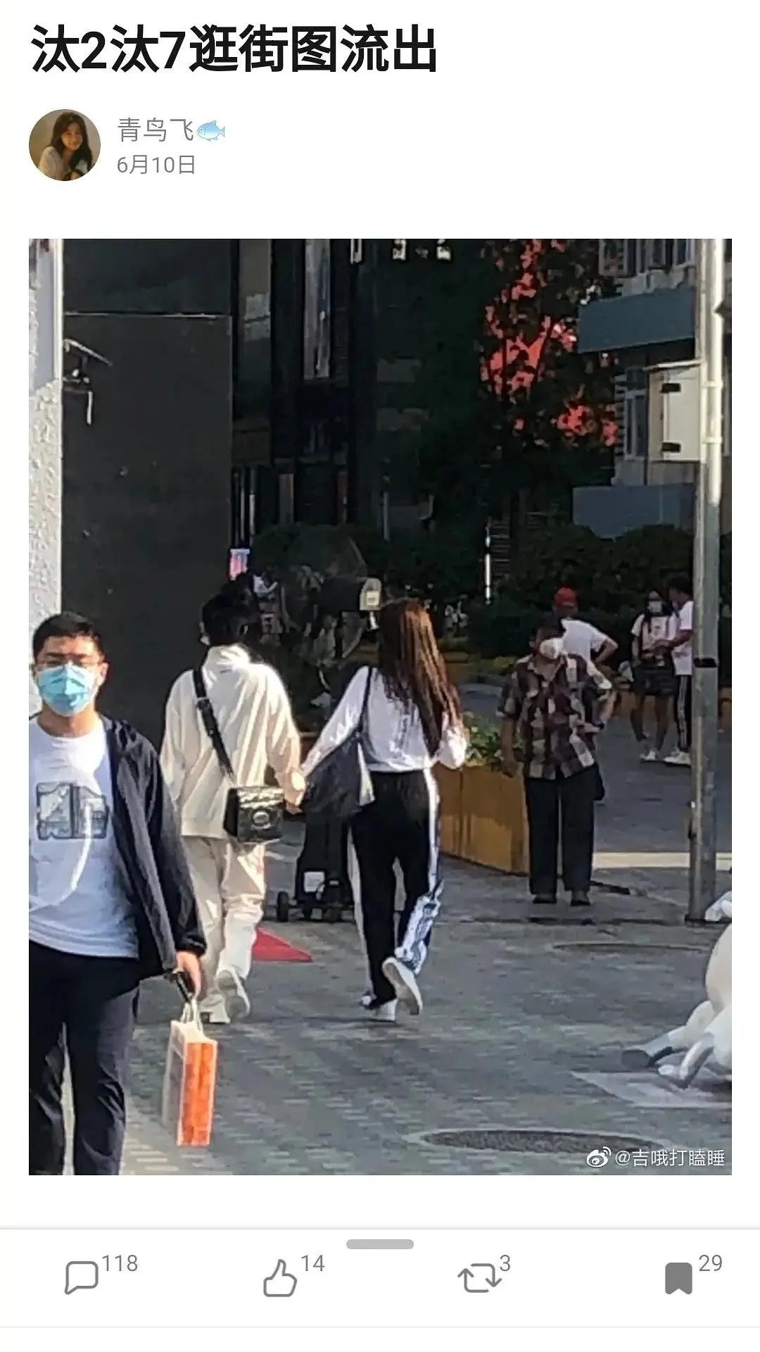 化妆台共多少钱,化妆台护肤品一堆