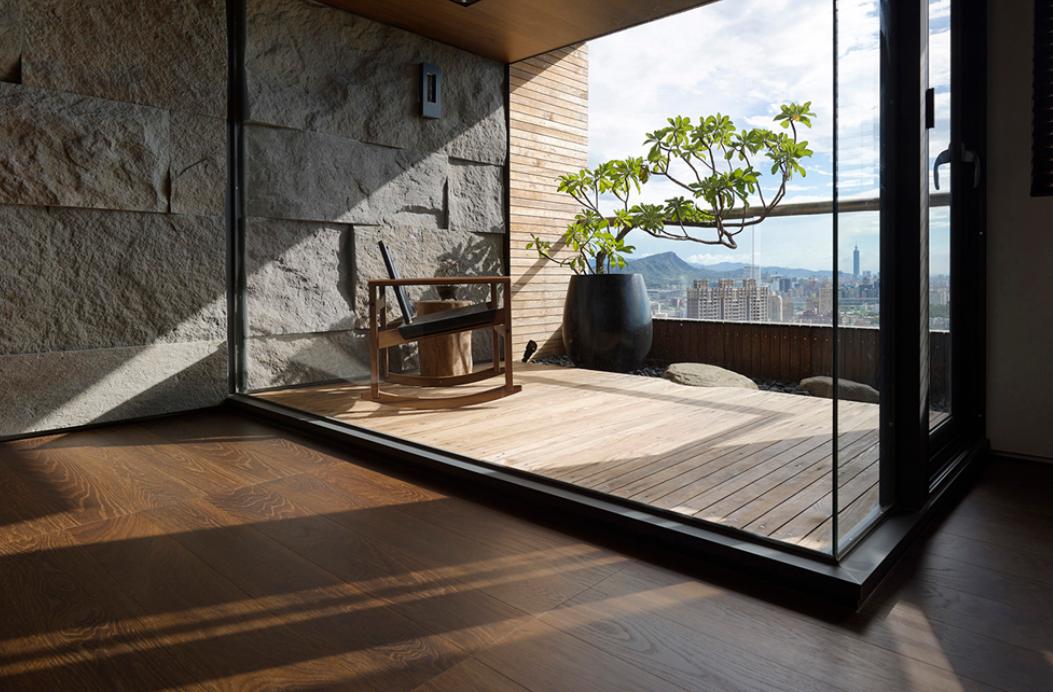 阳台变阳光房合理利用每一处空间,阳台防腐木阳光房