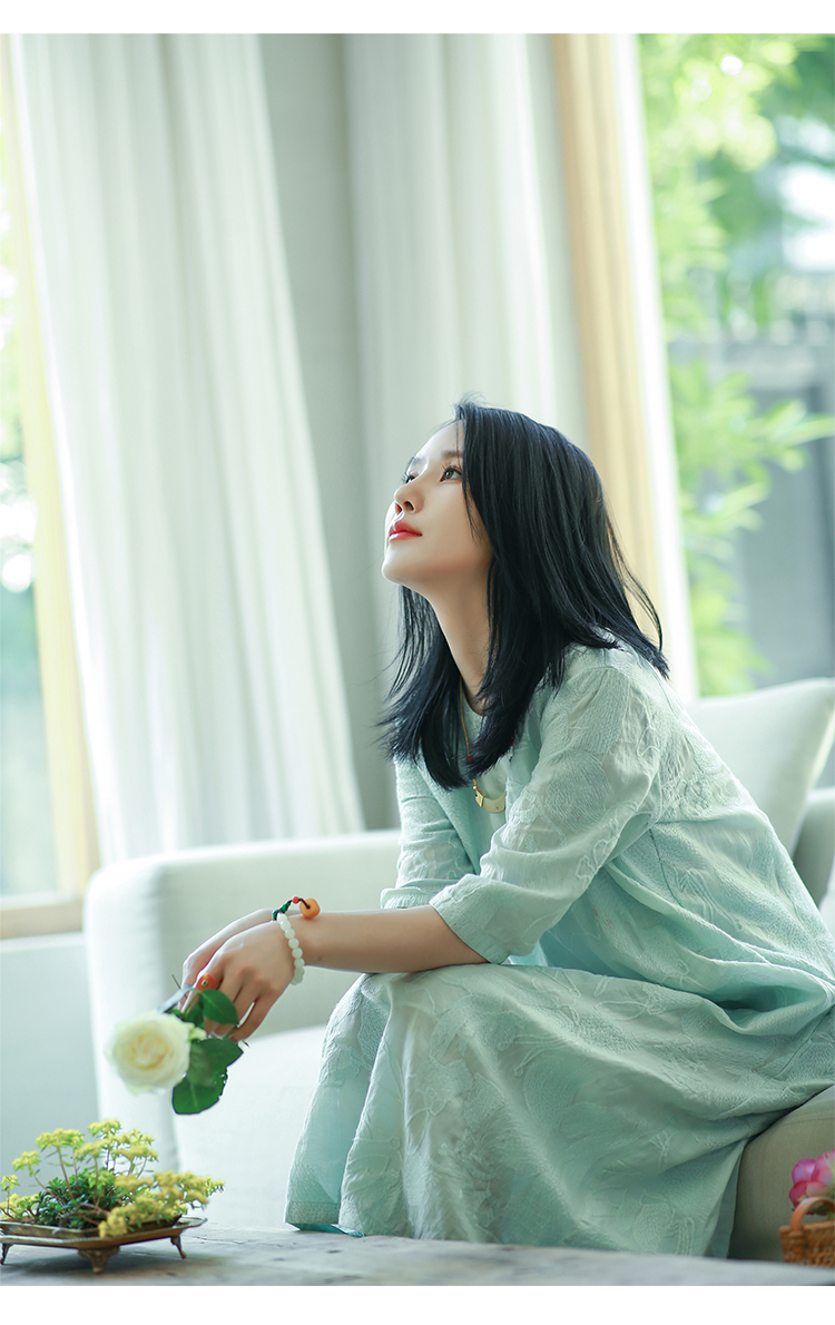 毫无质疑，亚麻在春夏天就是王者，天气越热就越能显示它的好处