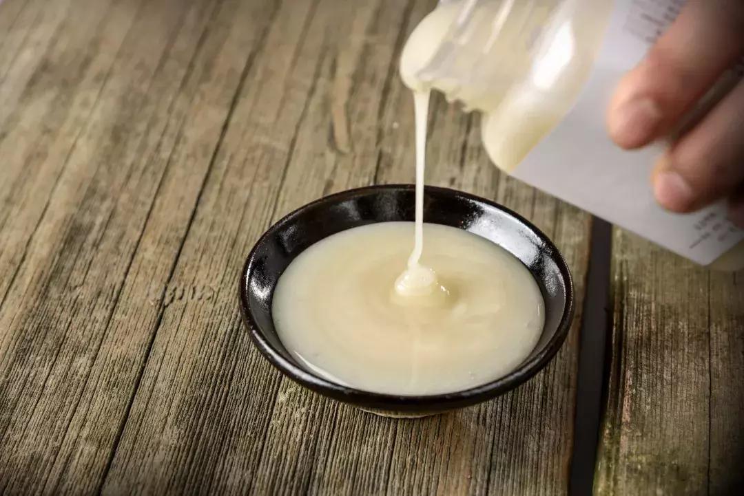 蜂王浆加蜂蜜服对人体有什么好处,蜂王浆和蜂蜜的区别哪个营养更好