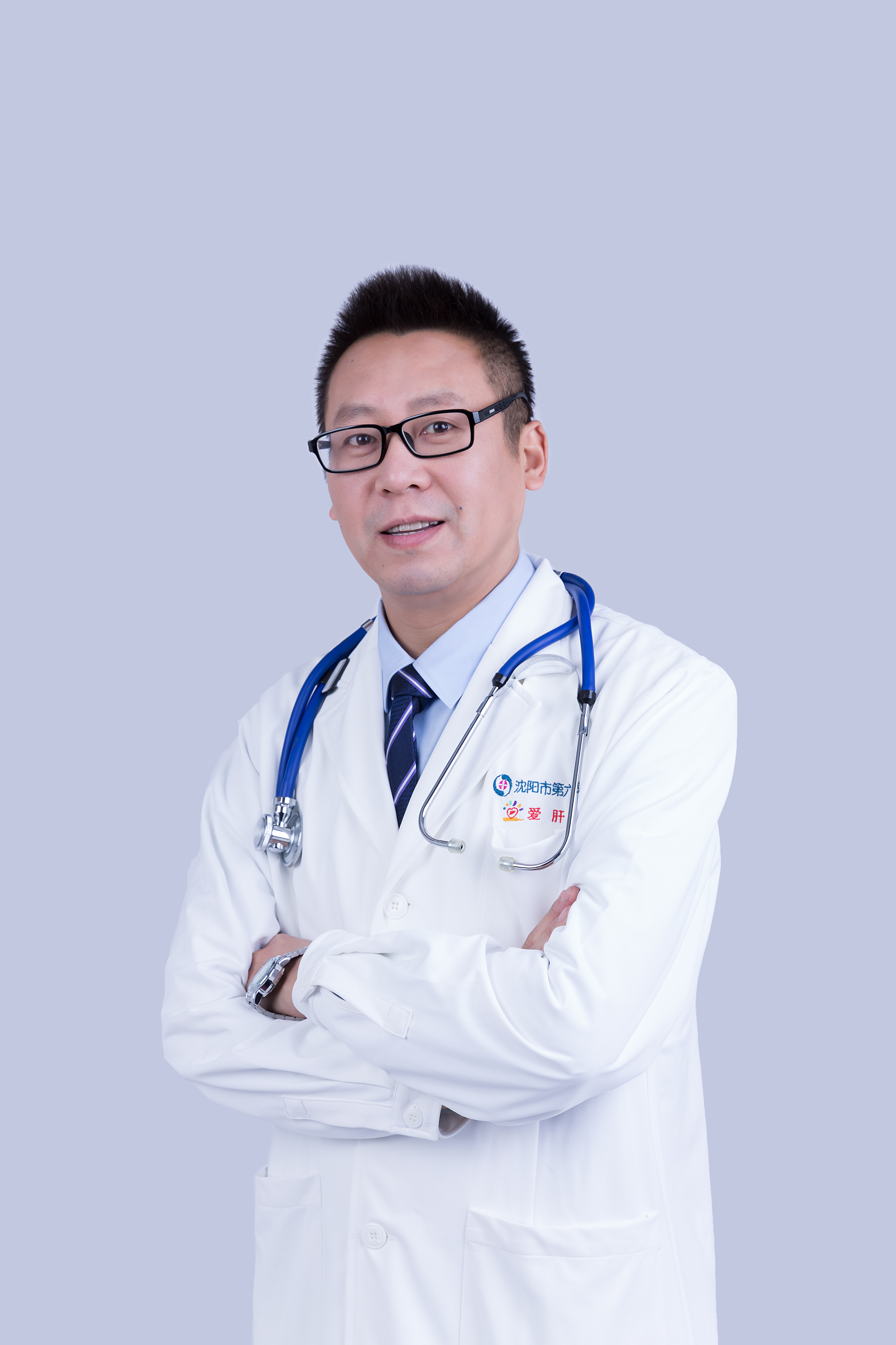 隔离点的医务人员与患者,防疫一线医护人员连线