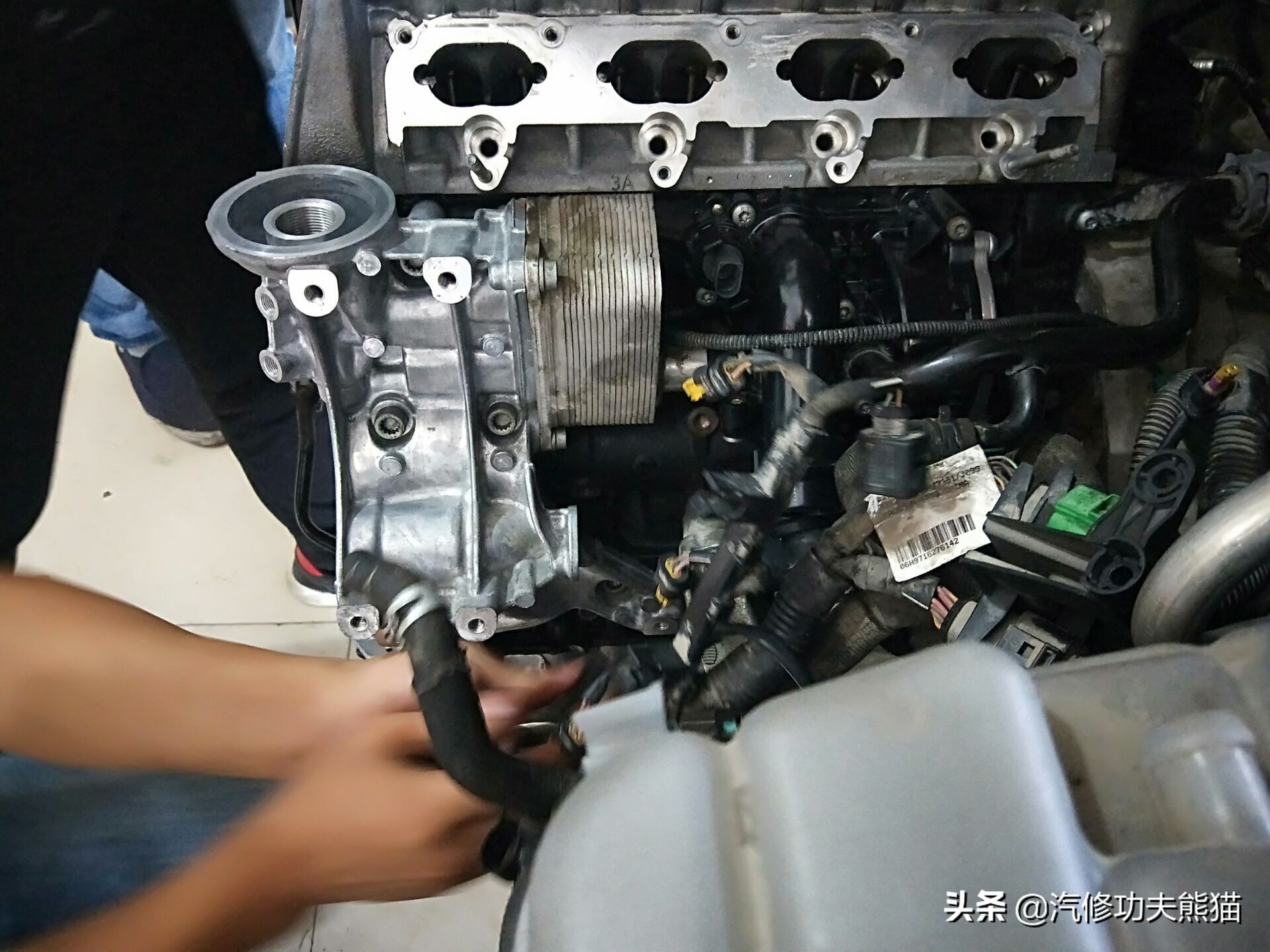 07年奥迪a6轻微烧机油怎么解决,奥迪2007款a6烧机油的原因