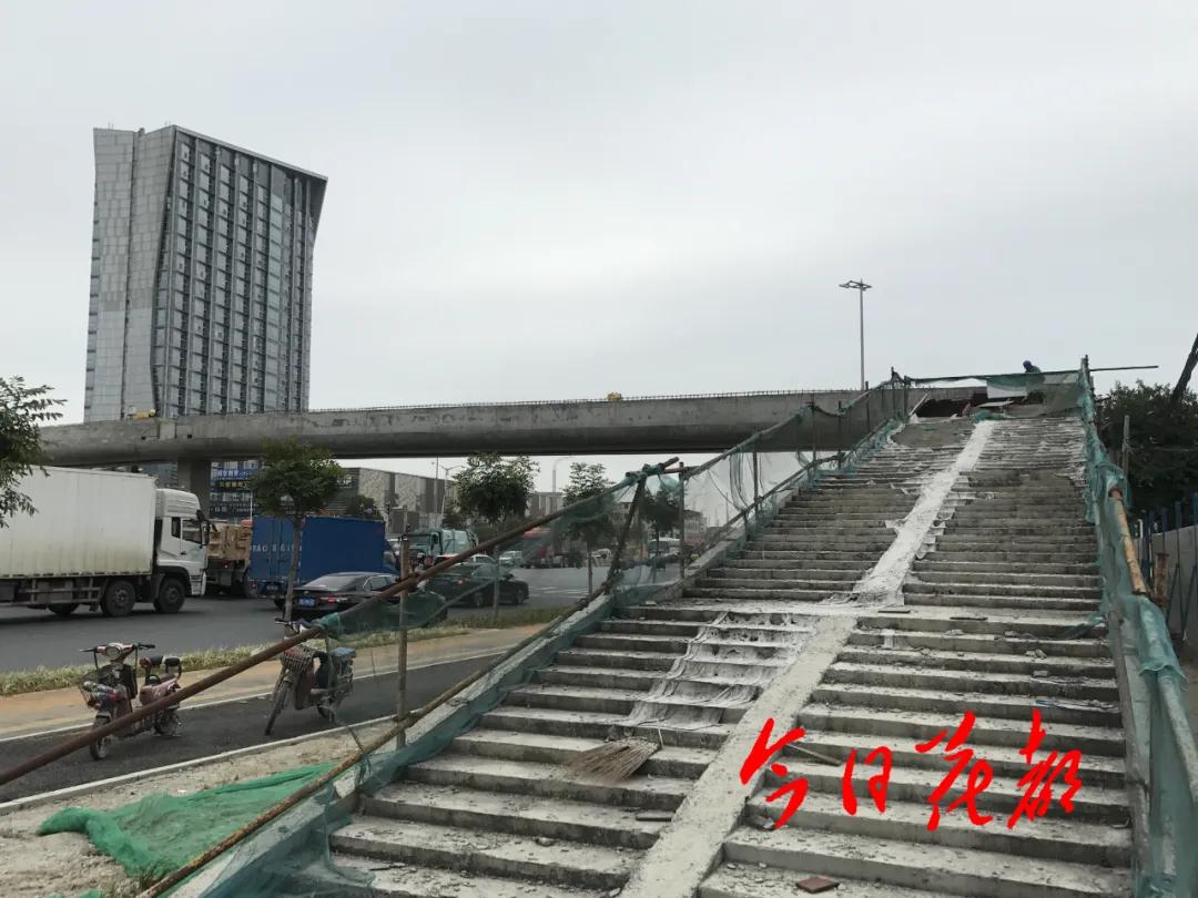 遂宁公园口人行天桥最新施工进度,雅宝新城人行天桥