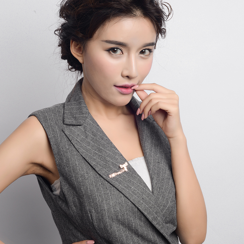 男士工牌胸针的正确戴法,个性定制胸针