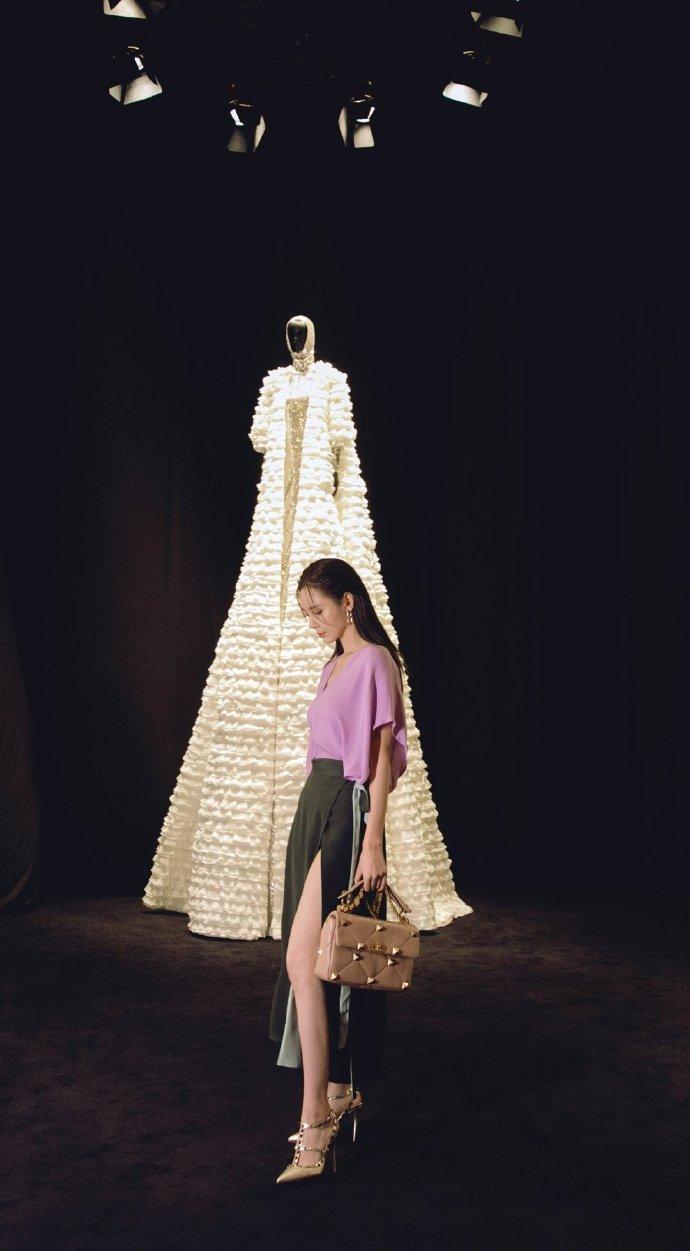 铆钉尖头鞋华伦天奴,华伦天奴高跟鞋铆钉穿搭