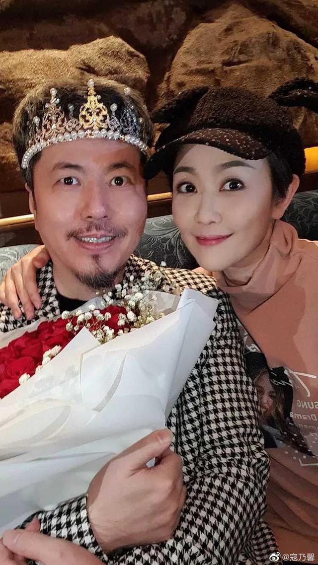 寇乃馨送百万限量版吉他为老公庆生！坦言直播带货每年净赚1.2亿