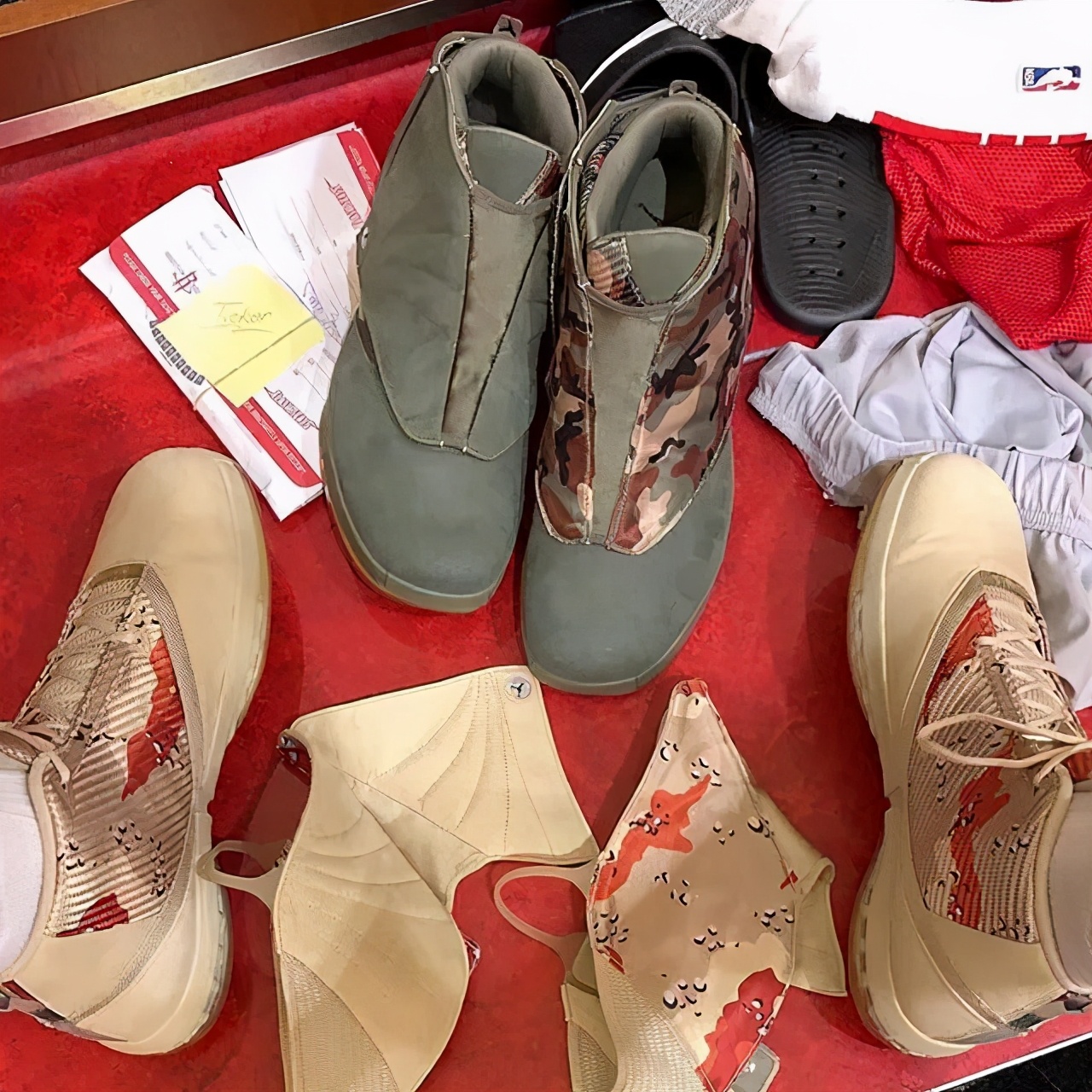 NBA球员上脚：老兵节配色的球鞋很酷，总冠军后卫签约李宁