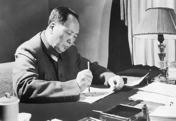 毛主席的著作“老三篇”都讲了啥？为何被誉为*党**史上的经典之作？