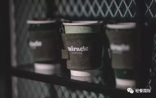 “行走的CD”JJ林俊杰来上海开咖啡店了，一杯咖啡被加价到80元