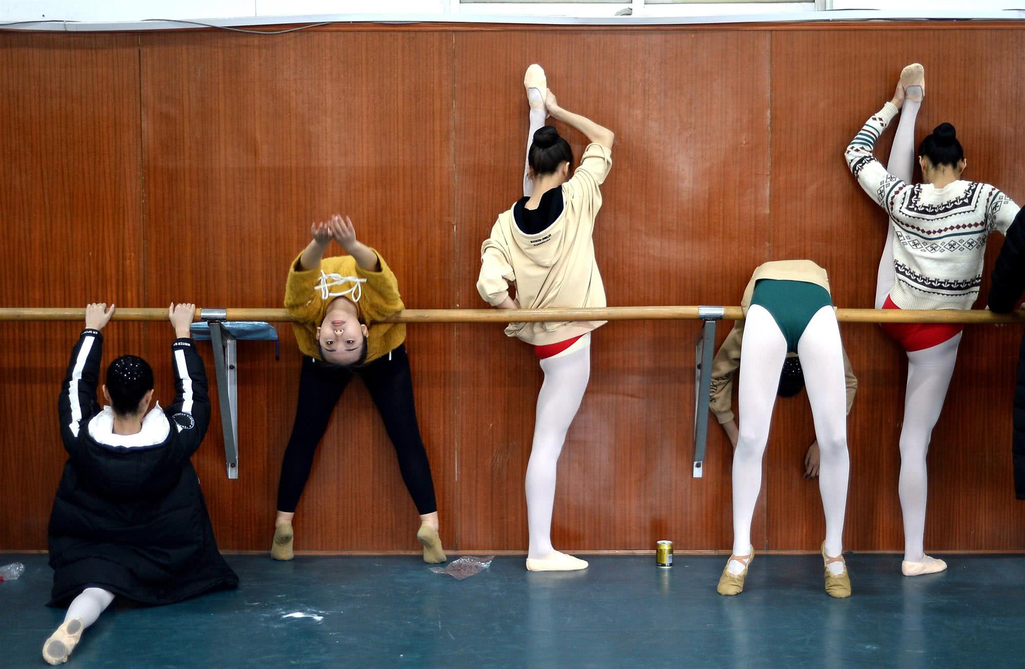 艺考舞蹈生日常训练有多痛,舞蹈艺考训练痛哭有必要吗