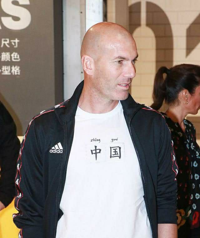 内马尔和梅西齐达内,齐达内评价梅西和大罗