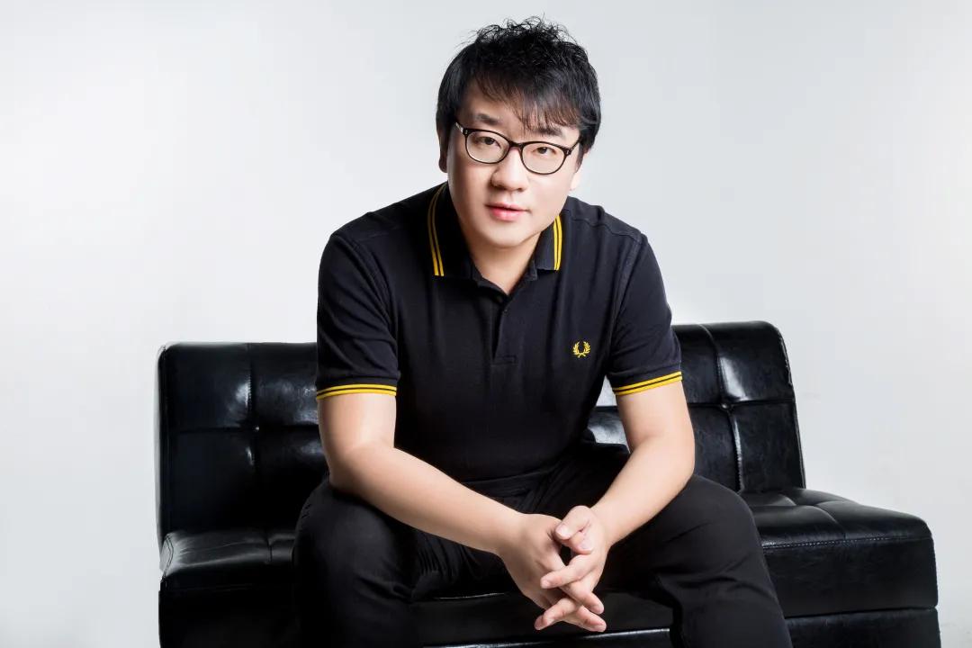 描摹梦境的魔术师，靠画“圈圈”火遍全网