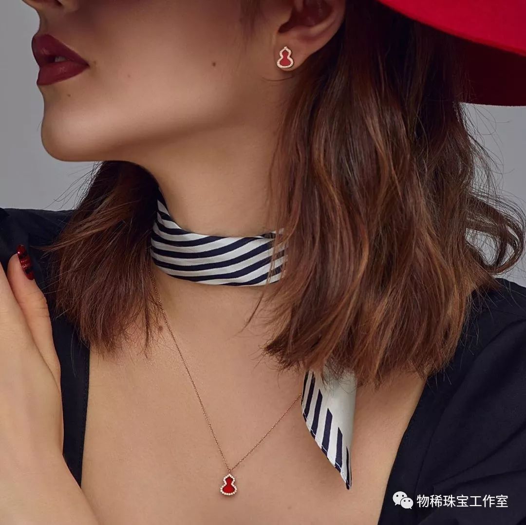 72岁女虎本命年戴什么首饰最好,本命年戴什么珠宝手链