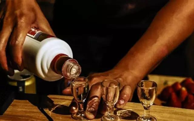 酱酒如何区分好坏纯粮酱香酒,酱香酒没有酸涩感