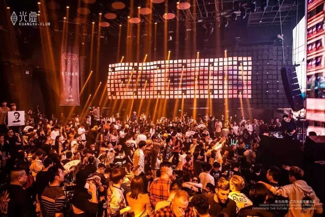 周末不够High？来武汉最华丽的酒吧来一场枕头大战吧