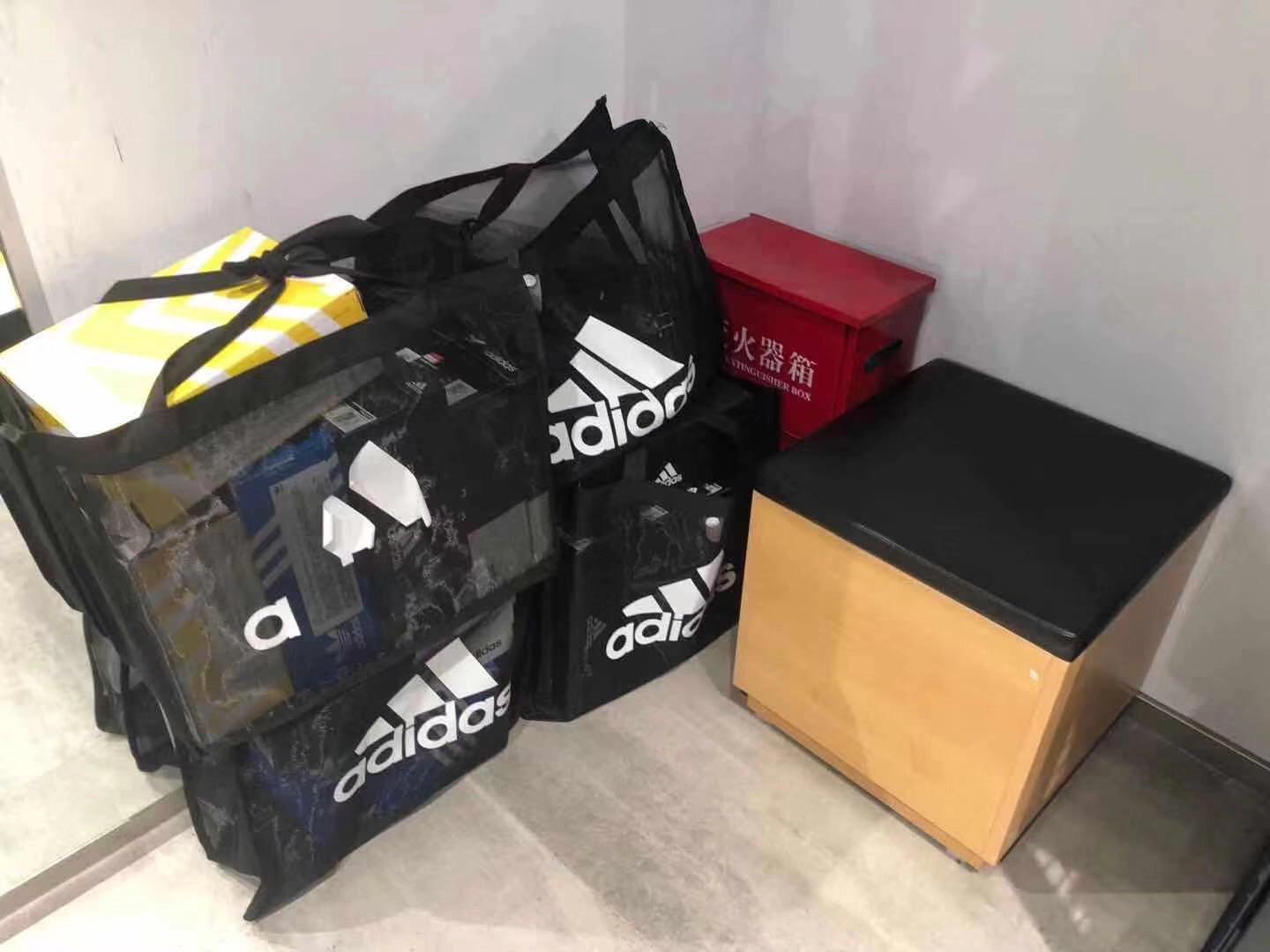 现在买阿迪耐克的多吗,临街的耐克阿迪为啥这么便宜