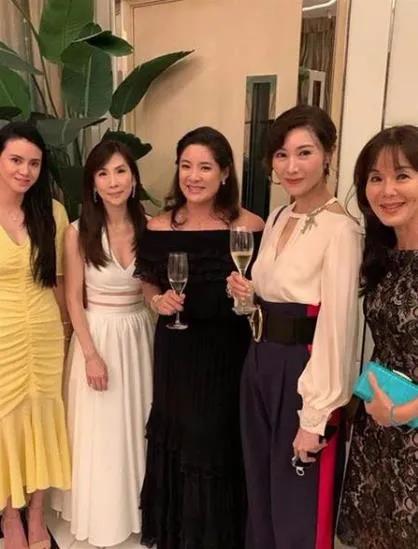 50岁李嘉欣身价多少,李嘉欣豪门上位史