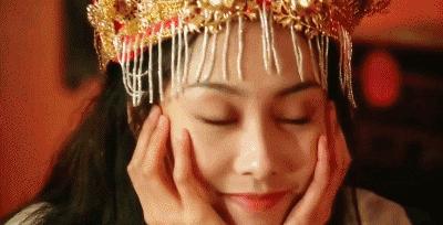 她曾是周星驰电影御用女主角,港片女神周星驰