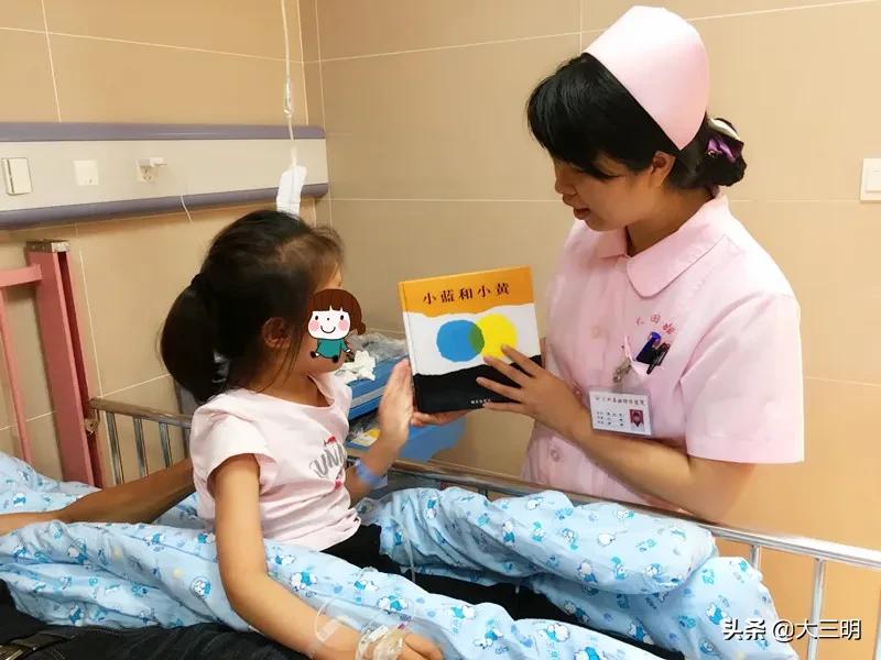 宝宝吃奶拍嗝呛奶海姆立克急救法,给宝宝呛奶宝宝拍嗝正确姿势