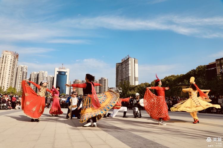 洛阳牡丹广场：*疆新**舞大联欢