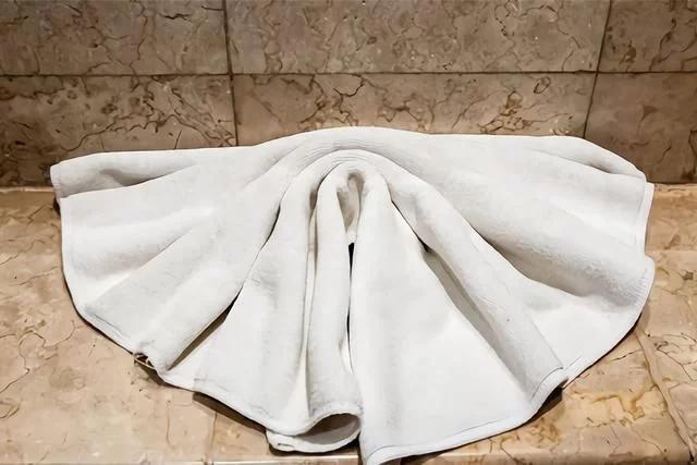 一个人旅游带什么必需品,中年人旅游带什么最省心