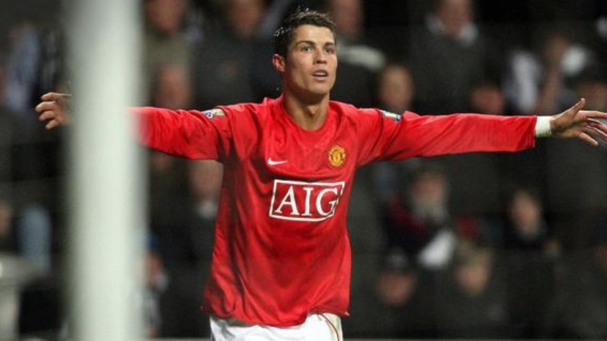 c罗回归曼联首秀c罗梅开二度,c罗重回曼联队帽子戏法解说