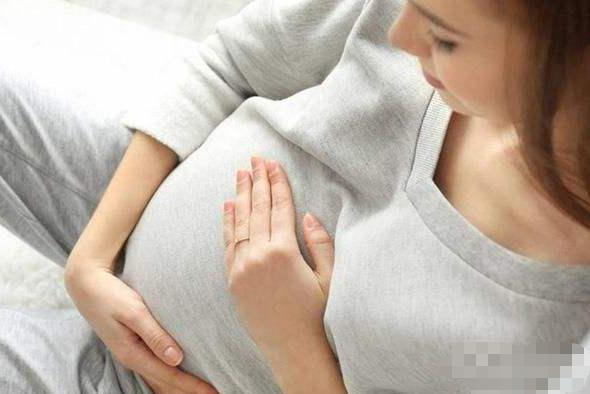 女人做产检揉肚子非常痛苦,产检太痛苦