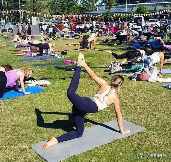 瑜伽虎式平衡需要翘臀吗,瑜伽虎式的正确方法