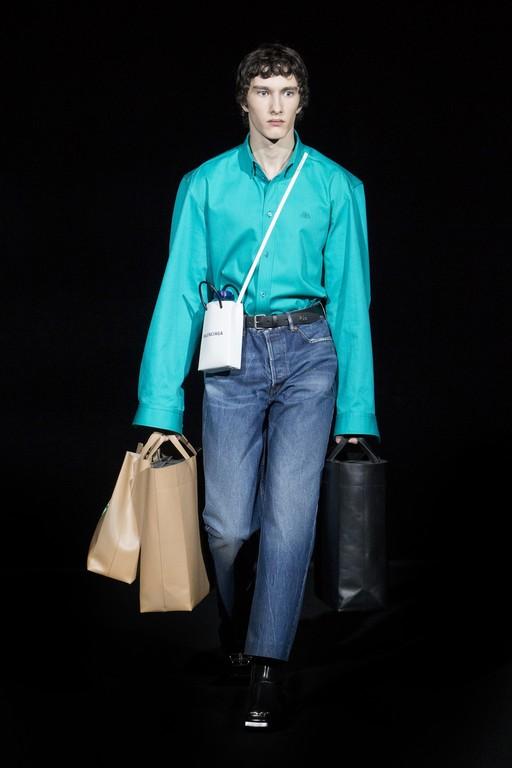 balenciaga手机包价格,balenciaga手机壳不包镜头