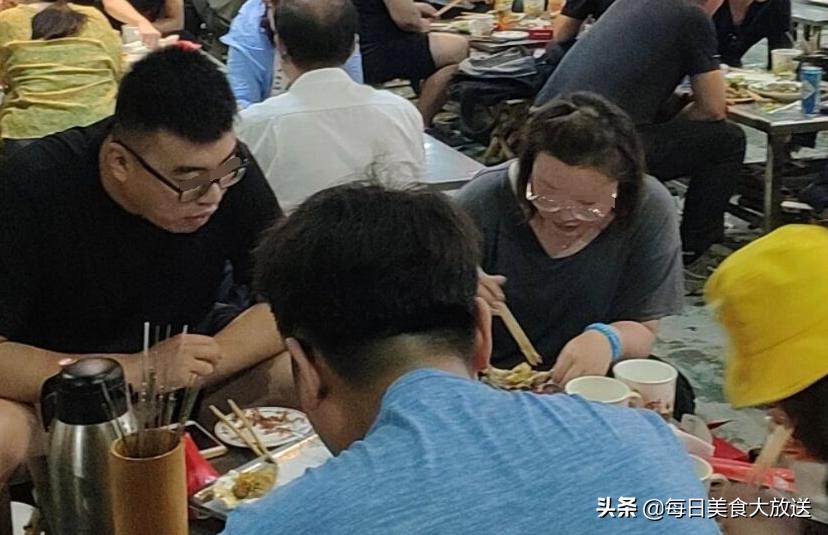 济南串门烧烤羊棒骨,济南胖子烧烤羊棒骨