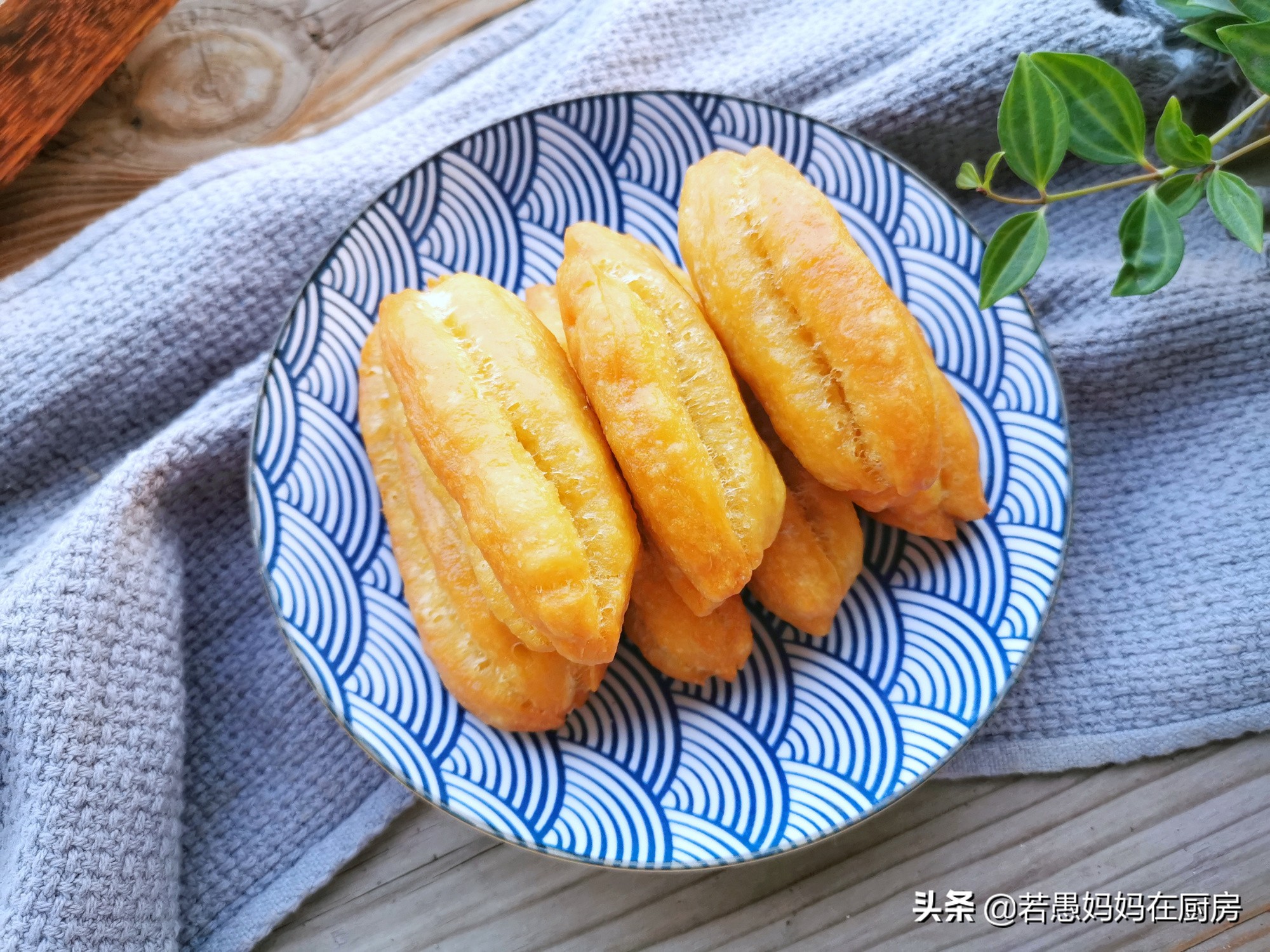 怎样在家做油条外酥里软,自制安全健康油条蓬松酥脆