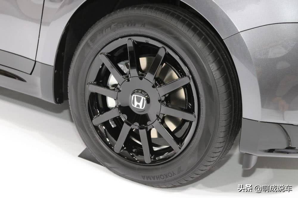 本田抢了铃木“电动奥拓”，与保时捷相同的四轮独悬，竟用单踏板