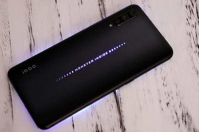 iqoo手机算游戏手机还是旗舰手机,iqoo是游戏手机还是旗舰手机