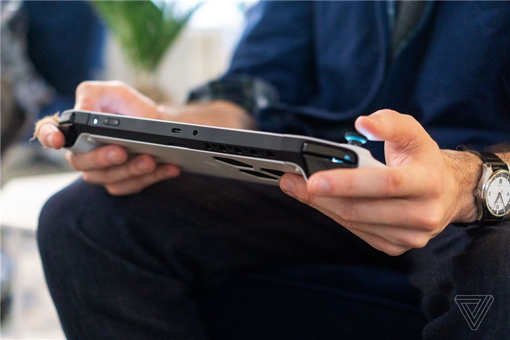 唯品会涉嫌出售假羊毛衫；Alienware展示新掌机但暂时不会发