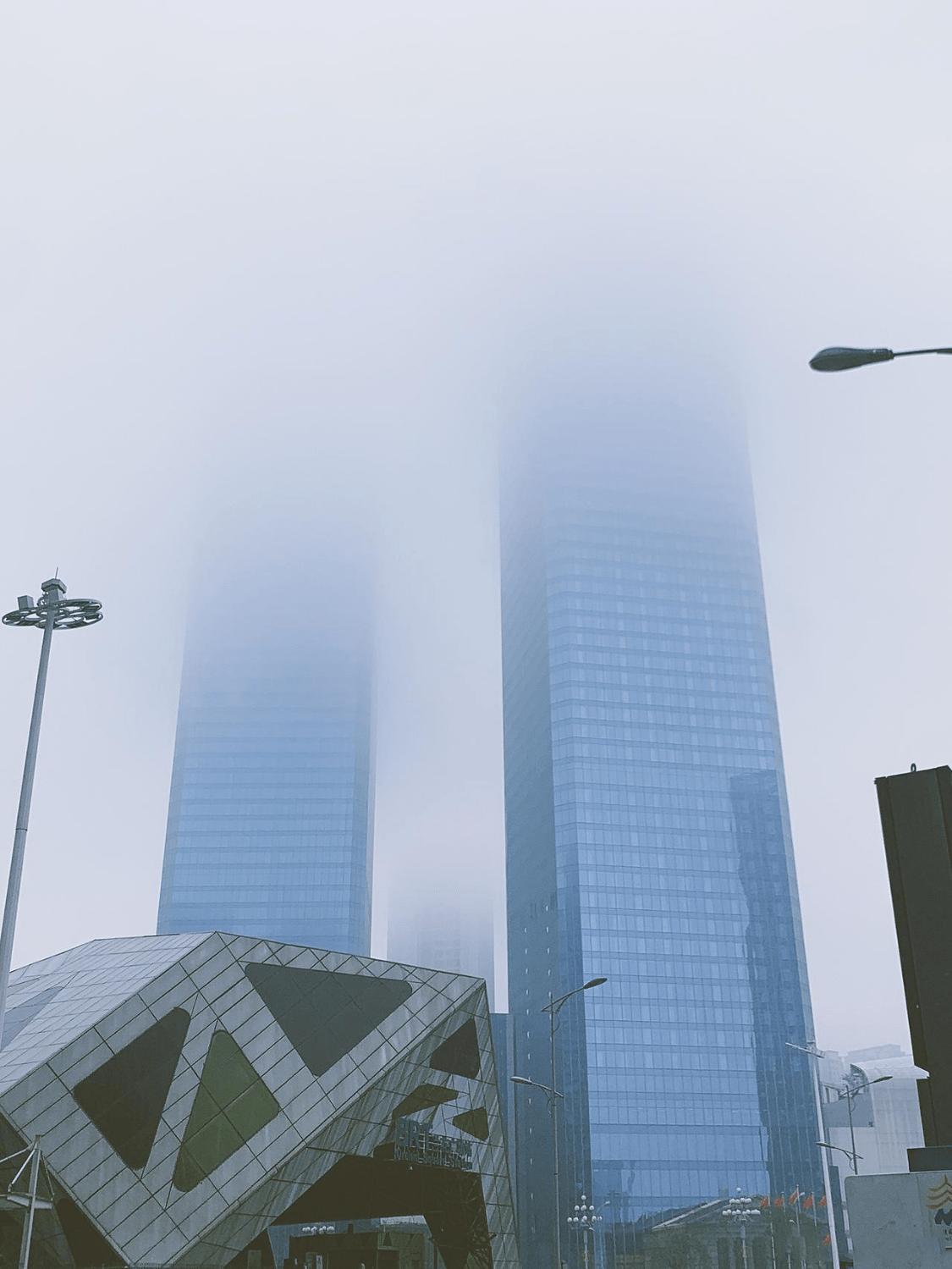 贵州贵阳第一高楼,贵阳花果园300米高楼有多少