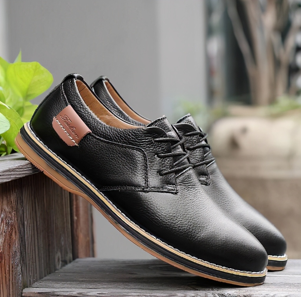 新买的皮鞋要缝线再穿吗,新皮鞋用打鞋油保养吗