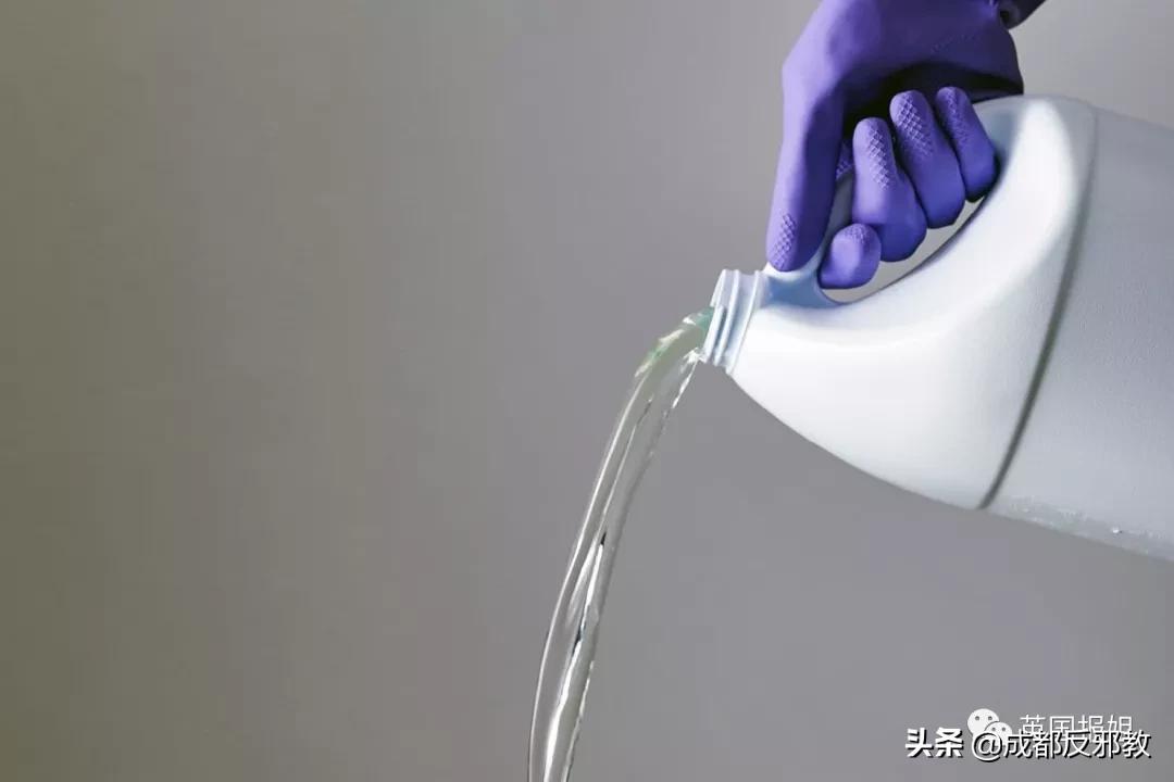 美国牧师制造的“神药”能治疗艾滋？这5万非洲人喝下的其实是漂白剂！