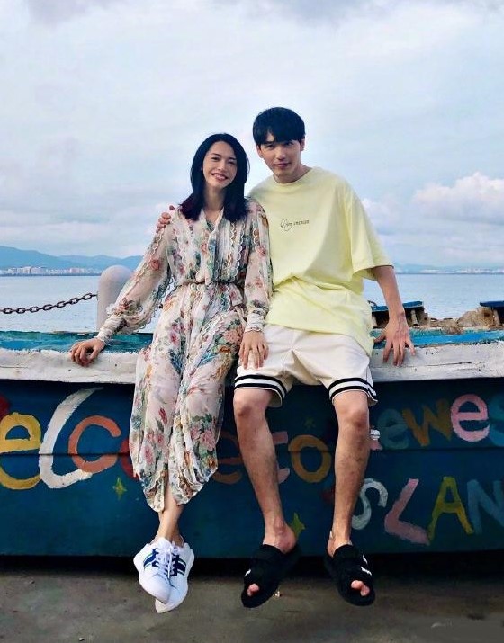 每个女人都需要一条印花裙！如姚晨、白宇一般，美成一道风景线