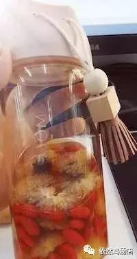 喝酒蹦迪保温杯泡枸杞,啤酒泡枸杞穿秋裤蹦迪