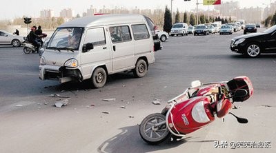 电动车撞上大车怎么处理,电动车撞上摩托车怎么处理