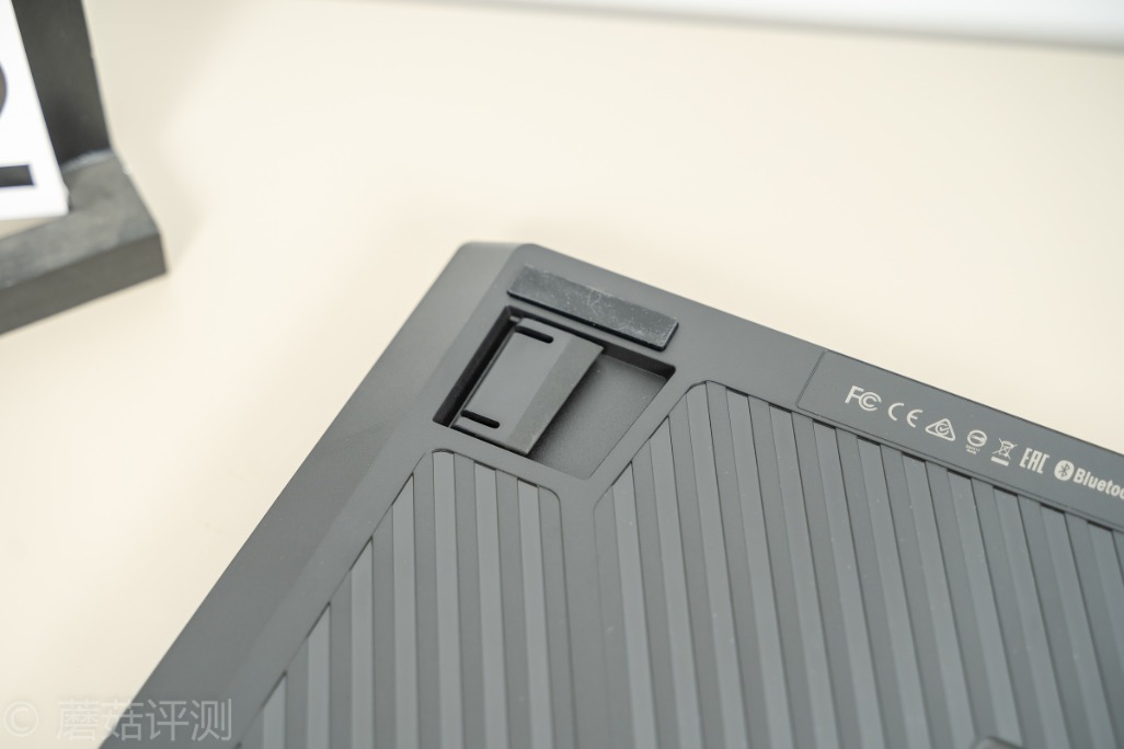 做工细腻手感超好,曜越g821多模电竞机械键盘