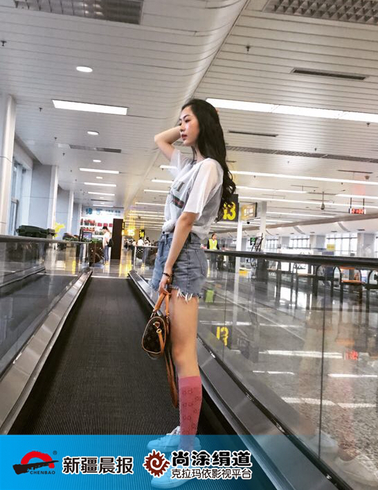 去年薰衣草地架子鼓“嗨”翻全场的冠军今年继续奔赴“*疆新**最美校花”赛场