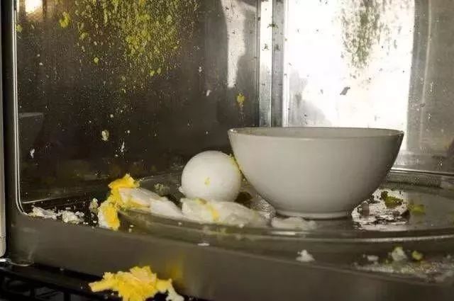 把葡萄放进微波炉爆炸实验,把两个葡萄放进微波炉