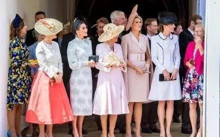 西班牙王妃穿衣,西班牙王妃穿着