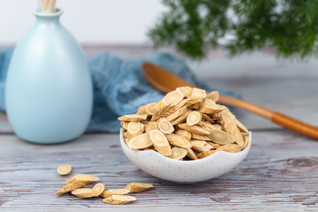 鸡群咳嗽呼噜用双黄连怎么治疗,天气变凉鸡群咳嗽呼噜怎么治疗