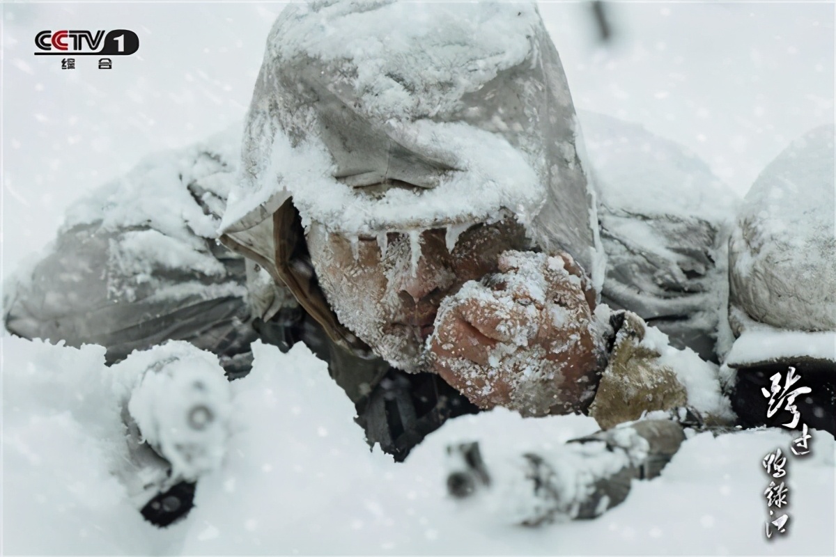 《跨过鸭绿江》受追捧，三大败笔不吐不快