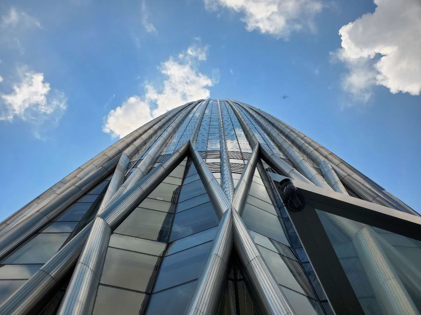 外媒三星galaxys10全系列上手体验,三星galaxys21观影体验