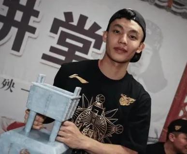 徐杰入选中国男篮，正式引爆巴尔干*药火**桶，球迷狂批杜锋自私自利